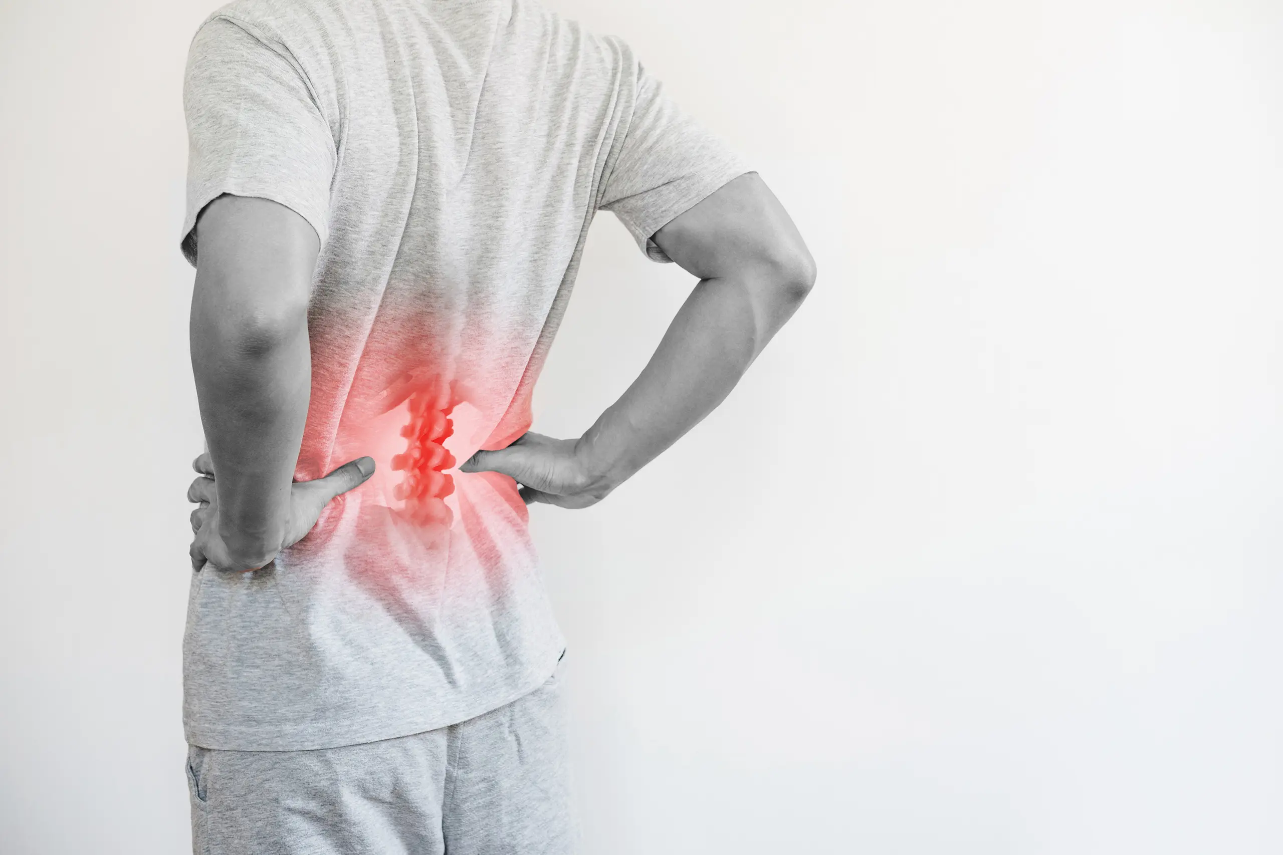 lehren-und-lernen-digital_ergonomie-rücken_1577217646 Mann mit Rückenschmerzen: Ergonomie ist wichtig